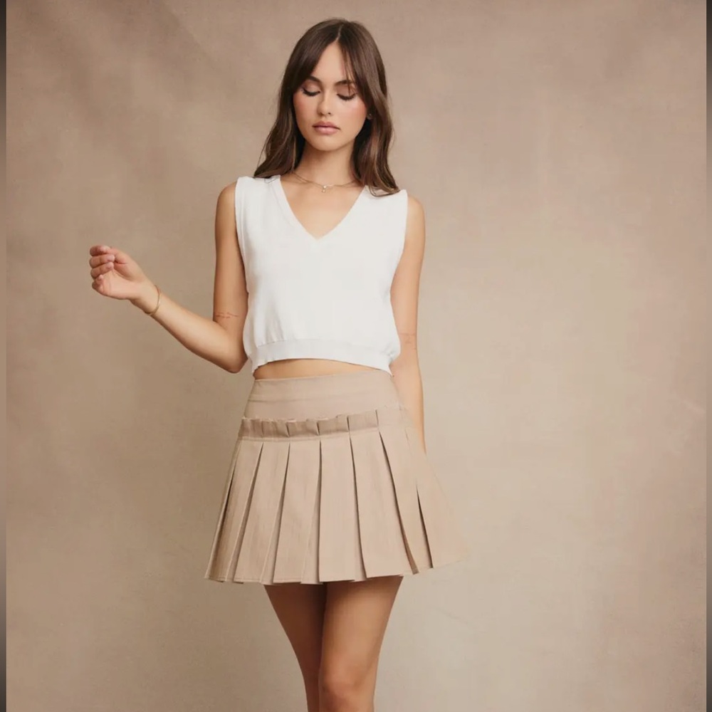 ❌SOLD❌BOUTIQUE Tan Pleated Skirt
